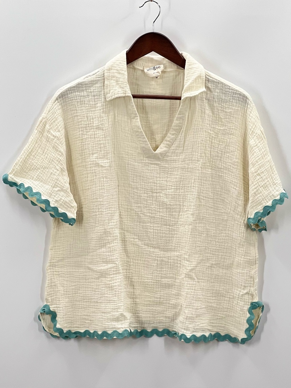 B-023 Umgee Cream Textured Gauze Blouse